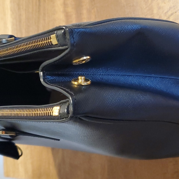 Authentic Prada Saffiano Large Bag - Picture 2 of 10